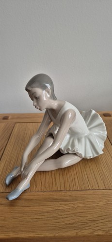Nao sitting ballerina - nao,