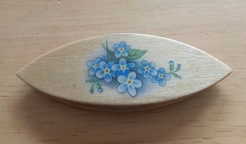 Wood tatting shuttle painted - wood,