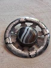 RARE FULLY HALLMARKED STERLING SILVER & SCOTTISH BANDED AGATE TARGE BROOCH