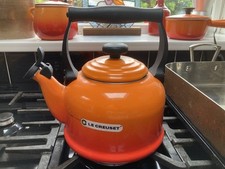 Le Creuset Traditional Stove-Top Whistling Kettle volcanic orange 2.1 L UNUSED