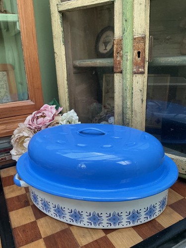 Vintage lidded enamel - *vintage,