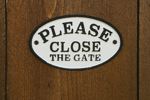 Please close the gate cast - close,