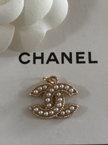 Chanel paris gold pearl cc - chanel,