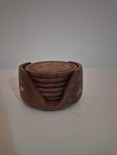 6 x VINTAGE SMALL WOODEN COASTERS SET IN HOLDER WITH BRASS INLAY.  INDIA 7.5cm