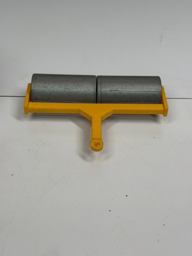 Britains farm toys yellow - britains, kidd
