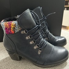 PAVERS Navy Boots Size 5 Side Zip