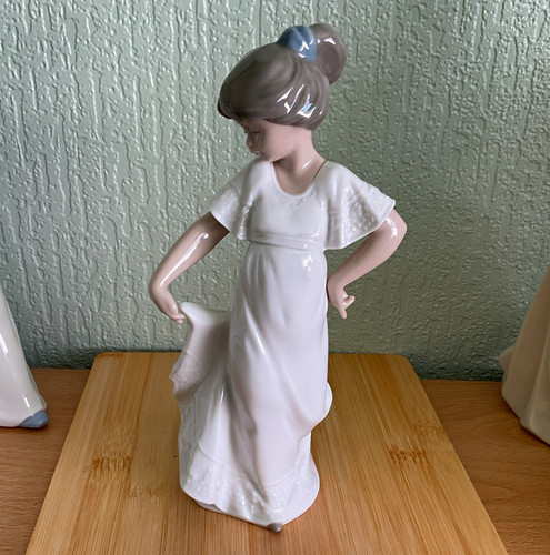 Nao porcelain girl - porcelain, figurine