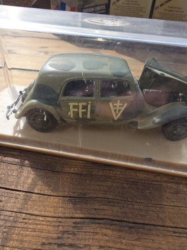 Solido military staff car - staff,