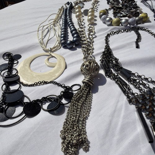 Costume jewellery job lot - jewellery,
