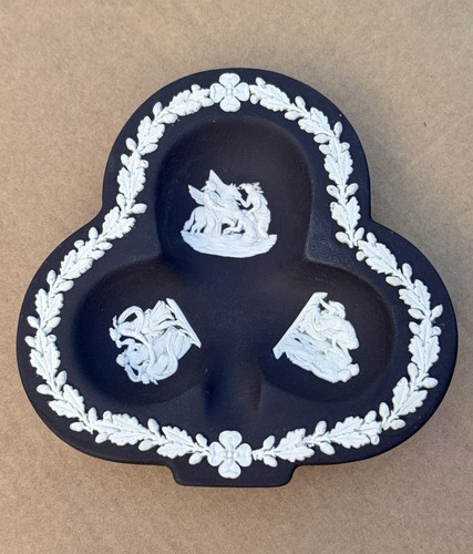 Wedgwood jasperware black - wedgwood,