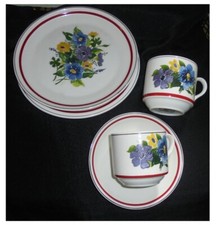 6 x Royal Art Flowered Pottery
