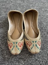 Stunning Beaded embroidered Khussa Sandals . Traditional Pakistani Indian Shoes