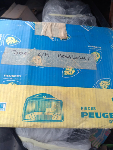 Peugeot 304 headlight - peugeot,