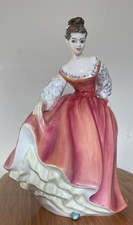 ROYAL DOULTON Figurine HN 2835
