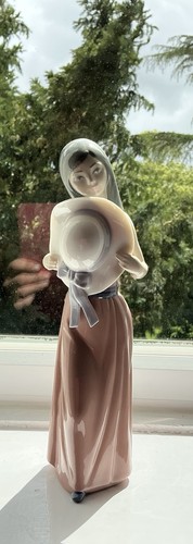 Ladro lady with - ladro, hat
