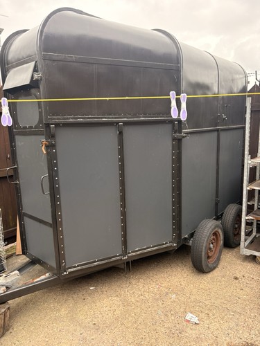 Horse box catering - box,