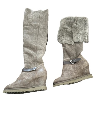 Women knee high - knee,