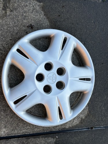 Toyota avensis wheel trim - toyota,