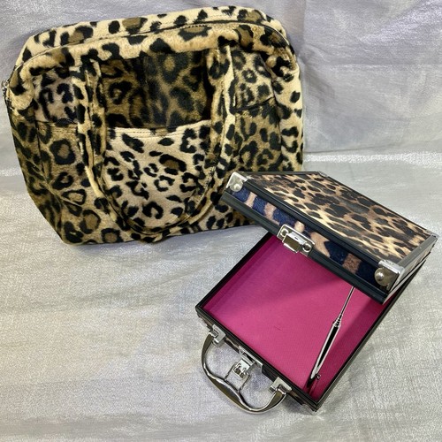 Leopard print bathroom - print, bathroom/makeup