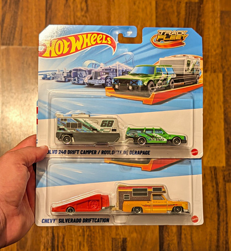 Hot wheels track fleet volvo - track,