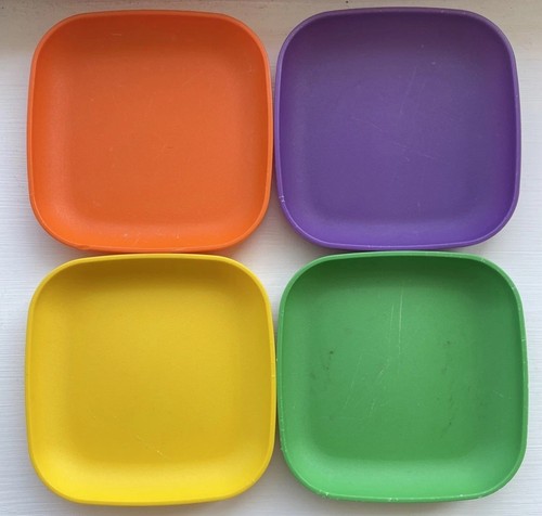 Tupperware mini plates - 4x,
