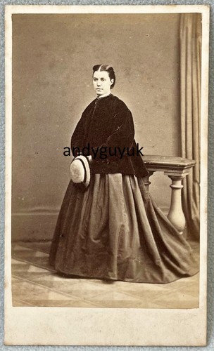 Cdv lady holding - cdv, bonnet