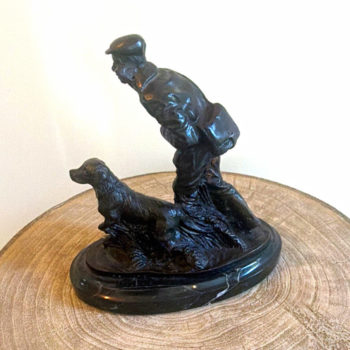 Black resin hunter with - resin,