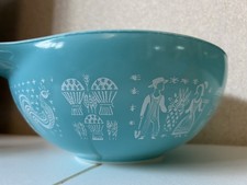 Large Vintage Pyrex Amish