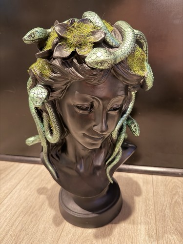 Stunning new medusa - stunning, bust