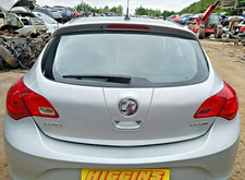 2014 VAUXHALL ASTRA J MK6 REAR TAIL GATE BOOT LID INCLUDING INNER TAIL LIGHTS