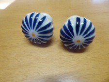 PAIR CERAMIC 3.5 cm DIAM DRAW
