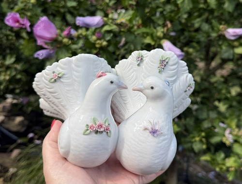 Lladro porcelain spain kissing - porcelain,