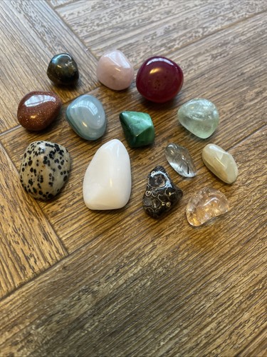 Mixed gemstones and crystals - mixed,