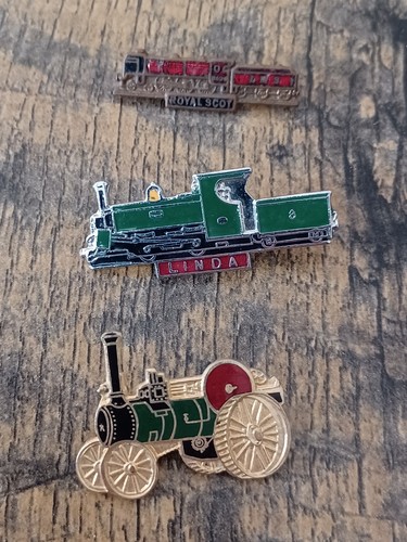 Train pin badges - pin,