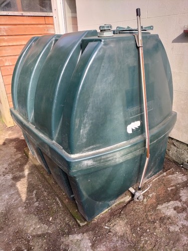 Titan 1000 litre oil tank