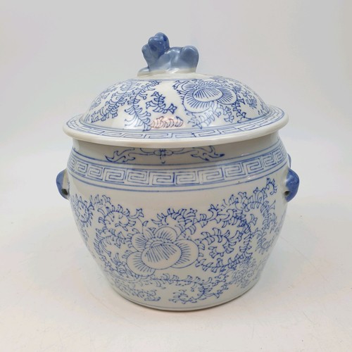 Chinese porcelain lidded jar - lidded,