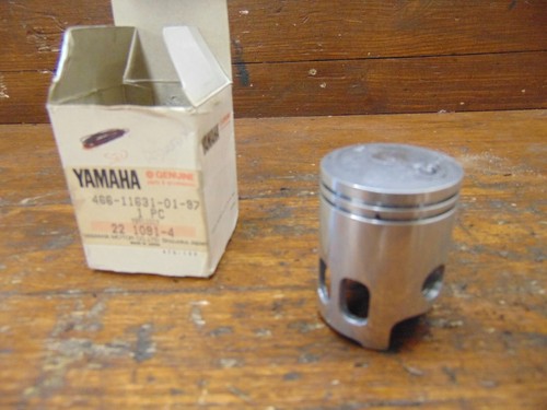Yamaha rd125 genuine piston - genuine,