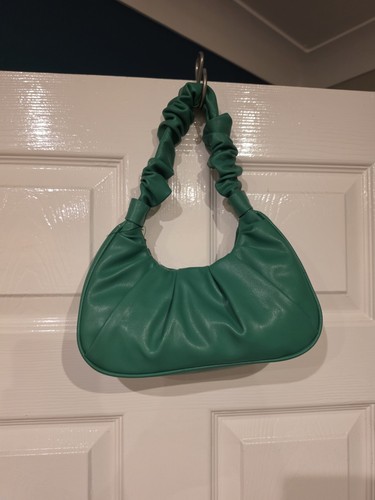 Vibrant emerald green - vibrant,