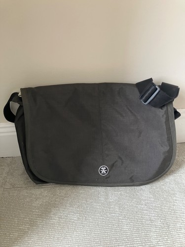 Crumpler black laptop - black, (17")