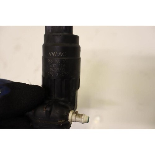 Front windscreen wiper pump - windscreen,
