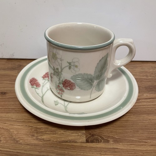 Wedgwood raspberry cane cup - wedgwood,