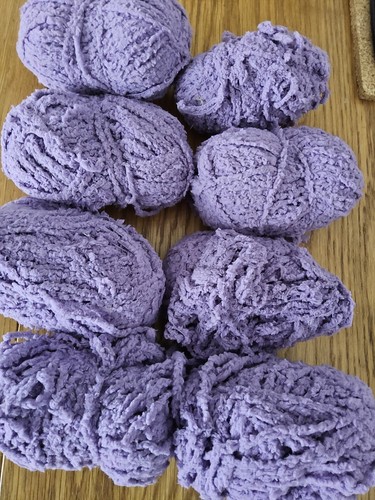 Job lot yarn 210g - of,