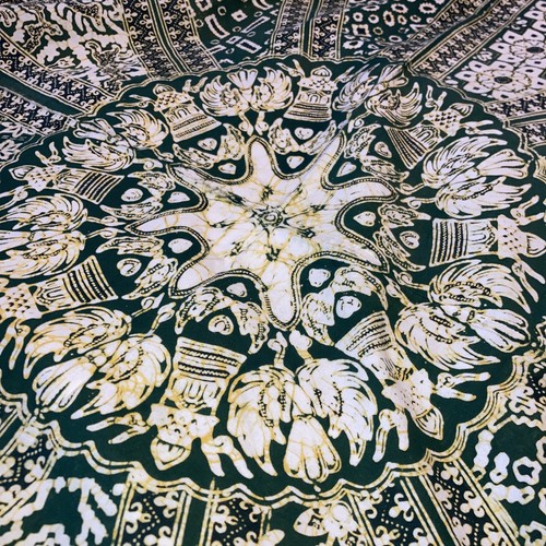 Vintage round tablecloth - round,