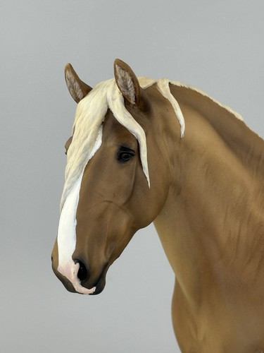 Artist resin model horse - resin, small