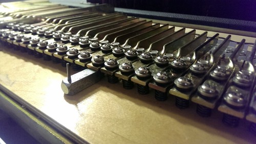 Rubber tone bar - tone, grommets