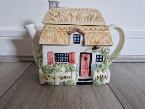 Annie rowe the village - village, teapot
