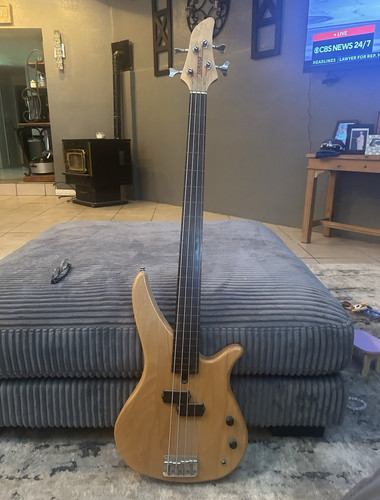 Yamaha fret less - , guitar