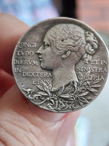 Antique queen victoria diamond - antique,