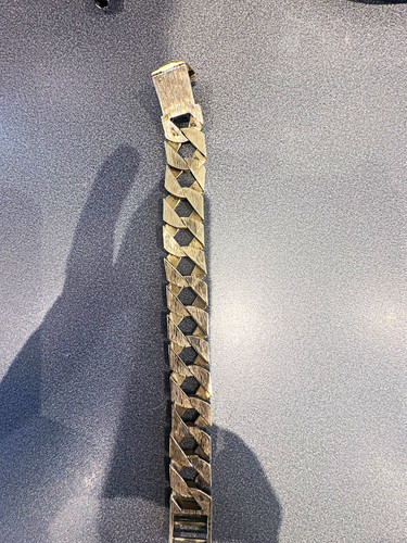 Curb gold bracelet