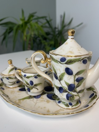 Vintage regal miniature - vintage,